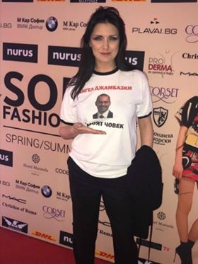 Жени Калканджиева закри Sofia Fashion Week с фланелка на Ангел Джамбазки