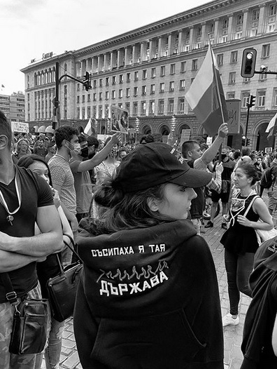 Бившата кандидат-снаха на Баретата с колекция за протеста