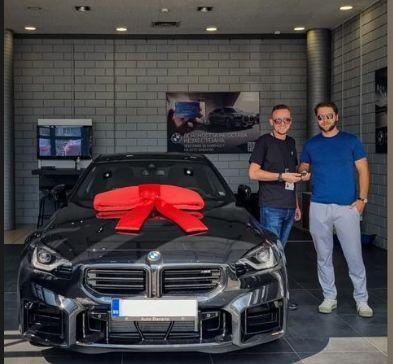 Не е взел хонорар ли?! Ергенът Алек се изръси 150 бона за BMW (ФОТО) #1