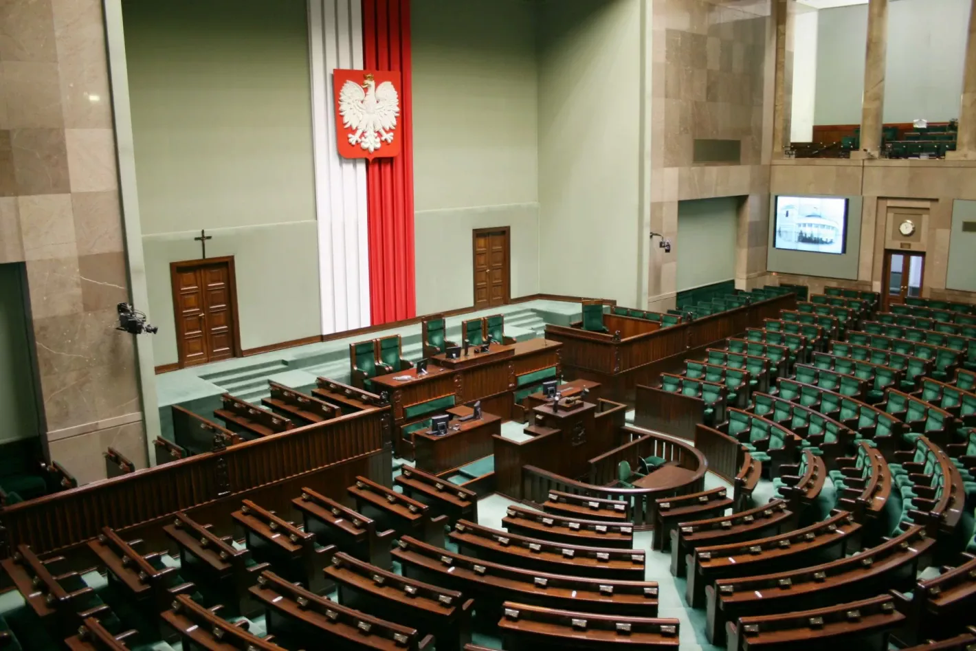 Звучен полски шамар за Будапеща, в дъното е разследване за злоупотреби